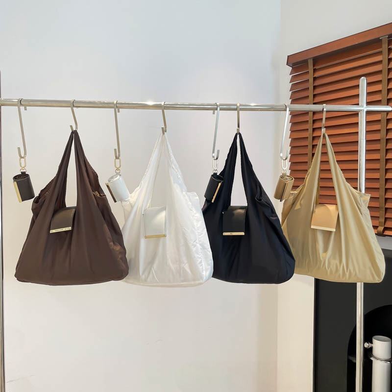 Mini Keychain Tote Bag Large Capacity Lightweight Foldable Shopping Bag Keychain Key Ring Expandable Reusable Tote Bag